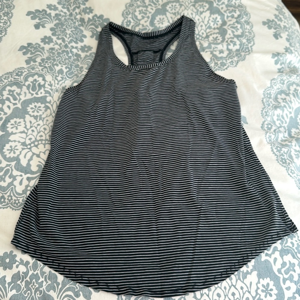 Lululemon tank size 6